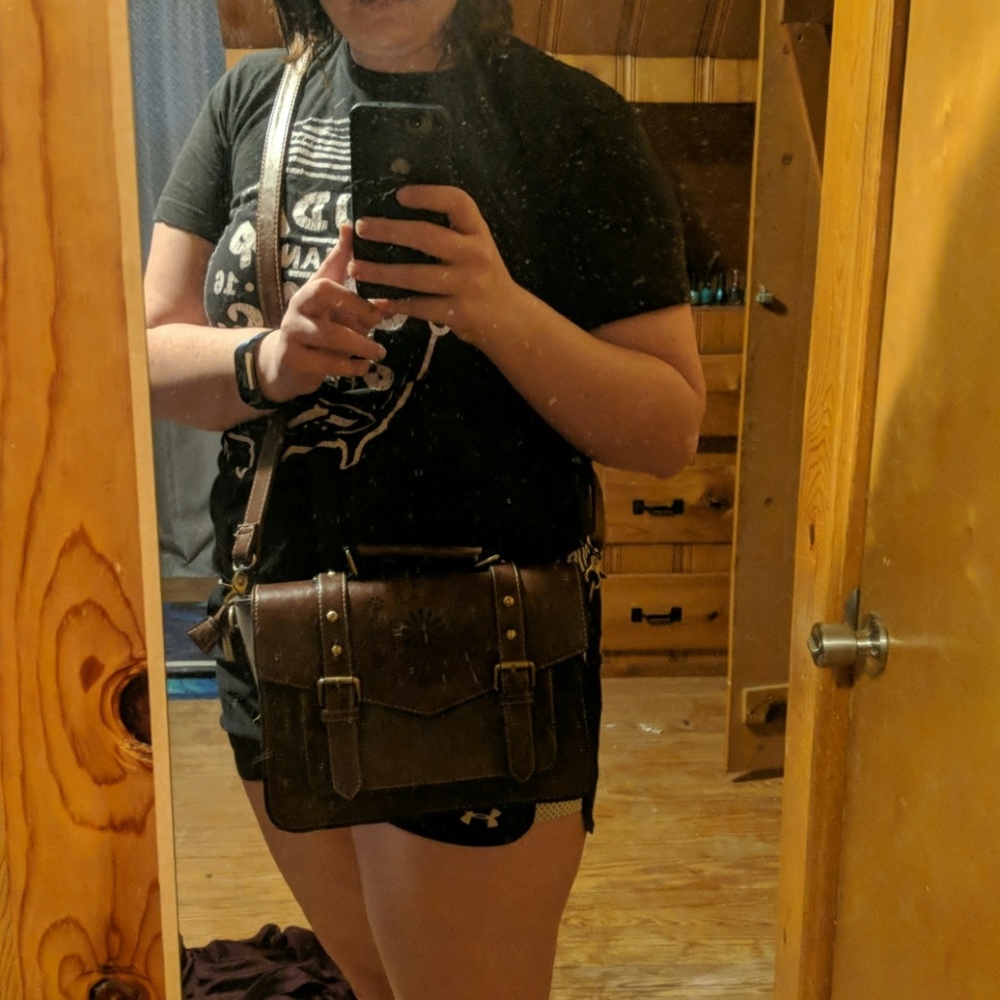 Cross body - Picture 3 of 4